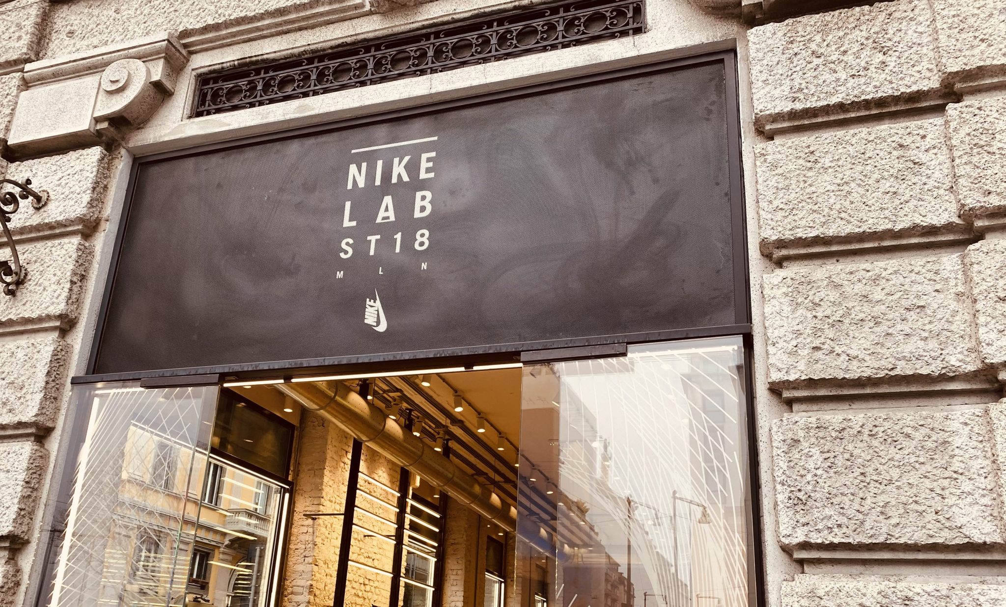 Nike, Milan