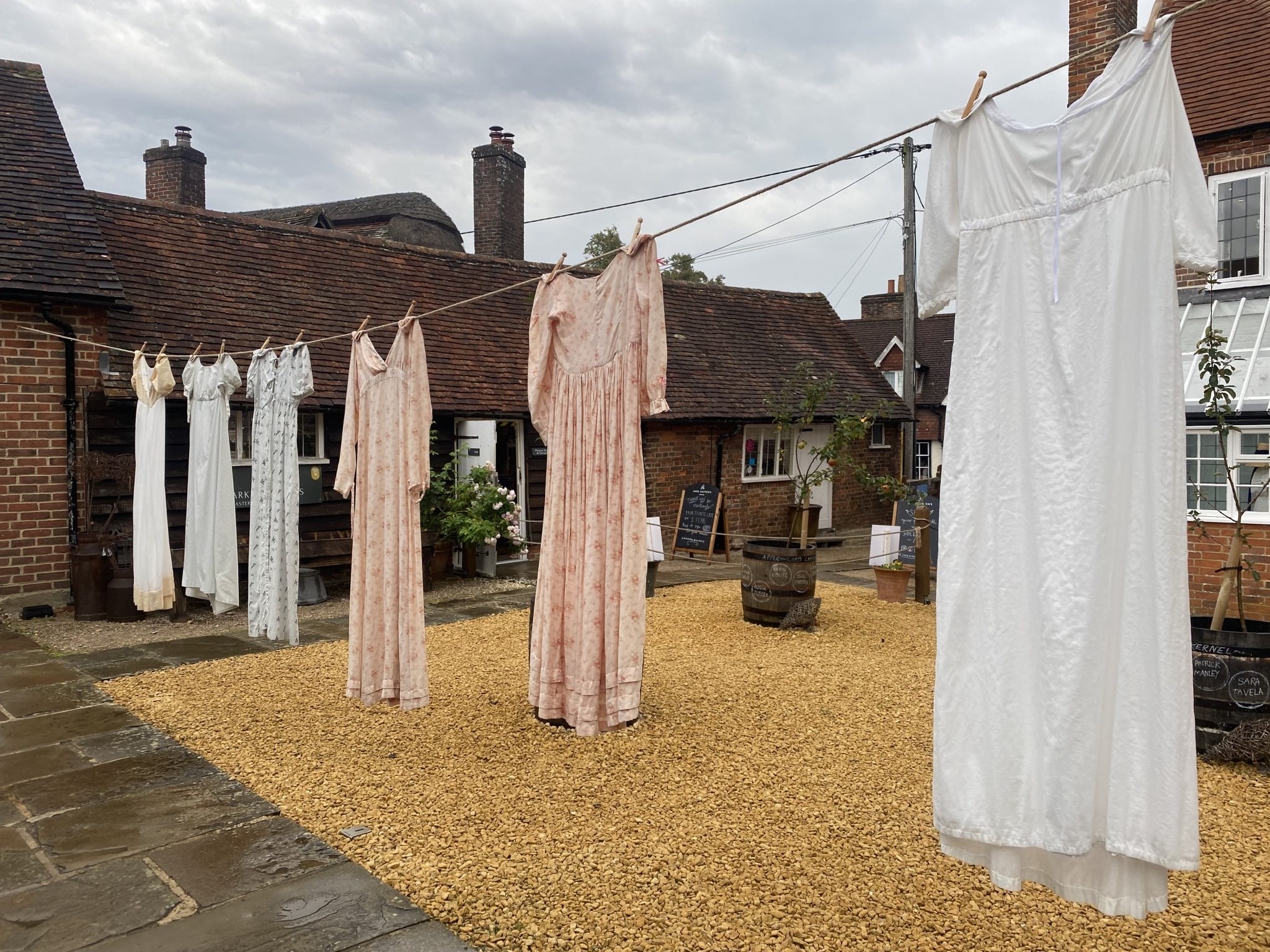 ThredUp report shows second-hand clothing is a fast growing market